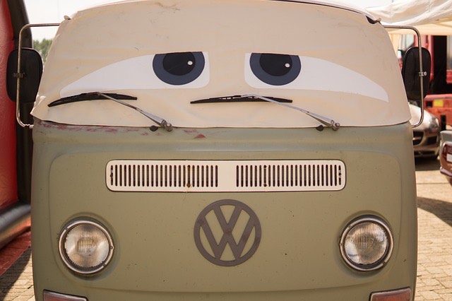 Szomorú Volkswagen transporter busz