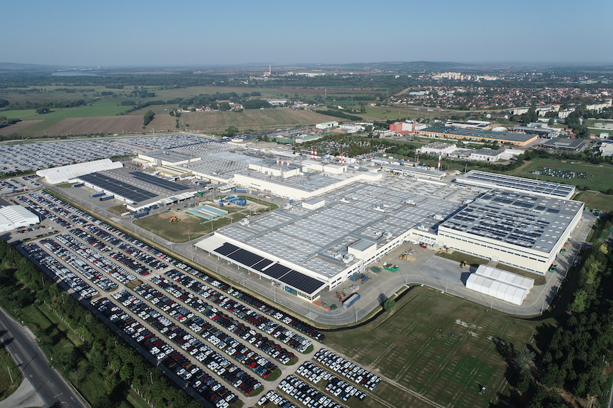 Suzuki napelempark átadó