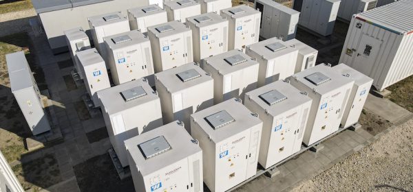 Földkerülésnyi energia 16 akkuszekrényben