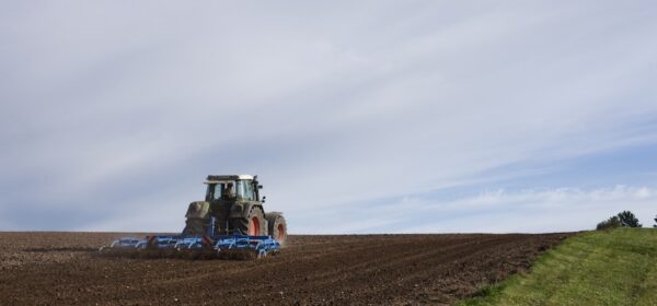 mezőgazdaság traktor